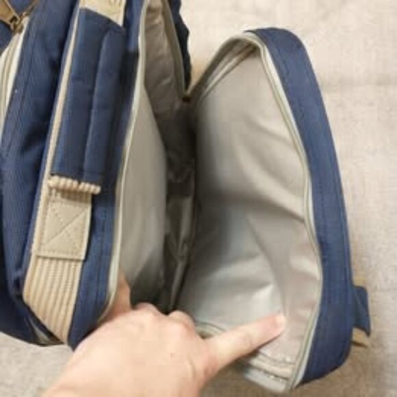 NAVY & TAN PICNIC BACKPACK FOR TWO IN PRISTINE CONDITION. - Picture 4 of 6